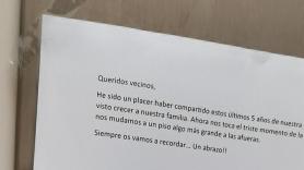 Los vecinos del 10º se despiden con una nota: las respuestas que reciben no las esperan ni ellos ni nadie