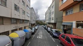 Los vecinos cierran la acera con una valla para montar su terraza particular y les llega un ultimátum contundente