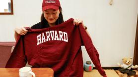 Una juez bloquea temporalmente el veto de Trump a los estudiantes extranjeros de Harvard