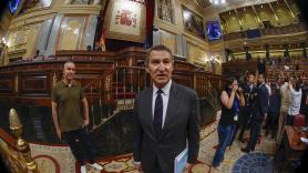 Feijóo acusa a Sánchez de ser "un peligro para la democracia" y el presidente le afea seguir "enfurruñado" por el 23-J