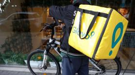 Multa de casi 850.000 euros a Glovo por emplear a extranjeros sin permiso de trabajo en España