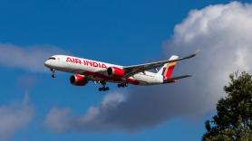 Un avión de Air India con 242 pasajeros se estrella en el aeropuerto de Ahmedabad: se dirigía a Reino Unido