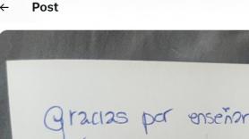 El regalo que unos alumnos de Secundaria le han hecho a su profesora es de mención honorífica