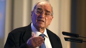 Citan a declarar como investigado al exministro Martín Villa por la primera víctima de la Transición