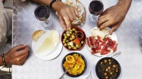 Nada de ensaladilla o pincho de tortilla: esta es la tapa que triunfa en los bares españoles