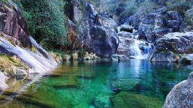 Un trozo del Atlántico en una piscina natural: uno de los rincones más bonitos de Galicia para darse un chapuzón este verano