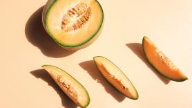 Ni olerlo ni examinarlo: un verdulero de confianza revela el truco para elegir el mejor melón del supermercado