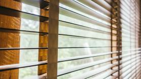 No es solo decoración: así es como las persianas de madera pueden cambiar tu casa