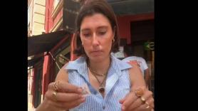 Se monta un aireado debate al ver el vídeo de esta extranjera desayunando "pan con tomate" en Valencia