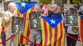 Los abucheos y manifestaciones contra los reyes a su llegada a Montserrat obligan a modificar su ruta