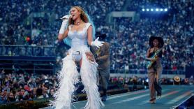Beyoncé sufre un aparatoso percance en pleno concierto y reacciona como solo ella puede hacerlo