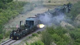 Rusia quiere que sus líneas de suministro lleguen a destino y fortifican sus trenes en las operaciones ferroviarias críticas