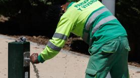 Un abogado laboralista responde a si puedes abandonar tu puesto de trabajo durante una jornada de calor muy intenso