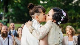 El matrimonio igualitario nunca fue el fin de la lucha: "De nada vale poder casarte si luego nos insultan o agreden por la calle"