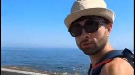 Reservan una excursión en la montaña, se pasan de la hora y su intento de resolverlo es comedia fina
