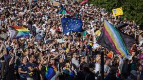 Cómo la ultraderecha está mermando los derechos fundamentales de las personas LGBTQ+ en Europa