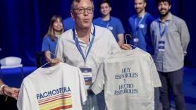 Sorpresa por las camisetas que el PP vende en su Congreso: "Son las cinco y no he comido"
