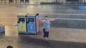 Diluvio universal durante el Orgullo de Madrid pero que el ritmo no pare: la actitud que ha conquistado todas las miradas