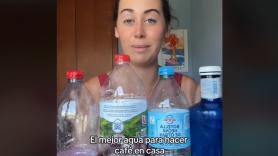 Una experta señala sin dudar cuál es la mejor marca de agua del súper para hacer el café en casa