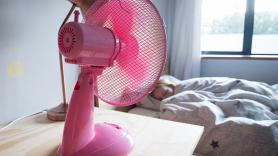 Un experto en electricidad revela la cantidad que te cuesta tener el aire acondicionado encendido toda la noche