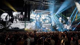 Abrazo en el escenario, un recuerdo a Diogo Jota y Manchester presente: el ansiado regreso de Oasis