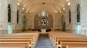 Lo que se ha visto dentro de una iglesia de un pueblo llama y mucho la atención