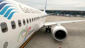 Roban el móvil de un pasajero y la aerolínea toma una medida drástica con toda la tripulación de cabina