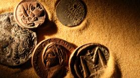 Encuentra unas monedas cuando era niño, las oculta durante 60 años y ahora los arqueólogos llaman a la puerta