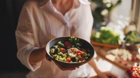 Pregunta en un bar por opciones veganas, la camarera dice que no tienen y la respuesta de la clienta no la vio venir nadie