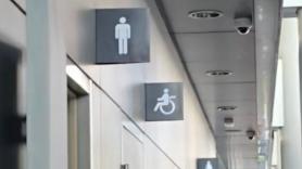 Aplauso generalizado al cartel que se ha visto en un baño de la estación de Tenerife