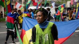 Independentistas y unionistas de Nueva Caledonia pactan un acuerdo con amplia autonomía dentro de Francia