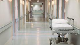 Pagó 3.600 euros para operarse de hemorroides porque el hospital no le daba cita: ahora la Justicia obliga a compensarla
