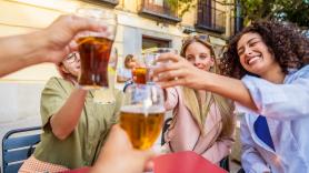 La frase muy común en terrazas españolas que indica que el alcohol ya es un problema
