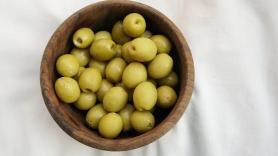 Indemnizan con 4.000 euros a un hombre que se rompió dos implantes por comer una aceituna mal deshuesada