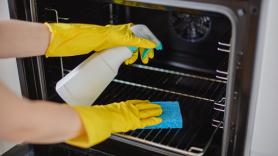 El desconocido y efectivo método para limpiar a fondo el horno mientras duermes