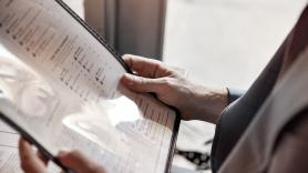 Un cliente pide medio menú y el camarero se lleva el sorpresón al irle a cobrar: ya duda hasta de si actuó bien