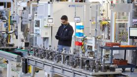 Histórico: España supera por primera vez los 22 millones de trabajadores y reduce la tasa de paro al 10,29%