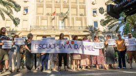 Juana Rivas entrega a su hijo menor a Francesco Arcuri: están camino de Italia