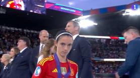 El gesto de Aitana mirando a cámara nada más recibir la medalla: no es la primera vez que lo hace