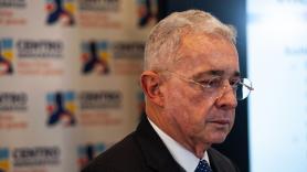 El expresidente de Colombia Álvaro Uribe, condenado a 12 años de prisión domiciliaria por fraude procesal y soborno