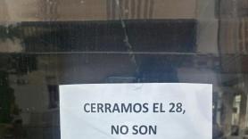 Un bar cierra por vacaciones y el texto que deja en el cartel de la puerta da que hablar