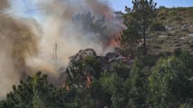 Tres incendios ponen en alerta a Cádiz, A Coruña y Navarra: evacuaciones, la UME y llamamientos a la "tranquilidad"