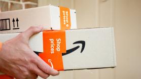 Llega el repartidor de Amazon a su casa en plena ola de calor, le ofrece algo de beber y la reacción de él es para reflexionar