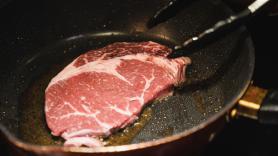 Varios carniceros lanzan un aviso a todos los que fríen la carne con aceite