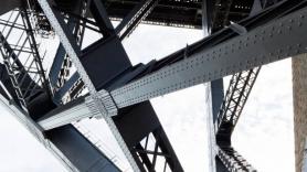 Los ingenieros se quedan blancos al ver el gran error en el puente que llevan construyendo 10 años