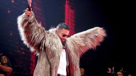 Maluma se detiene en pleno concierto para dirigirse así a una madre por llevar a su bebé: "Con todo respeto..."