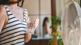 En Francia hablan maravillas de la técnica de la botella de agua española para refrescarse este verano