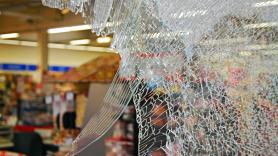 La dueña de una tienda dice "basta" a los ladrones y lanza un contraataque que les deja totalmente en ridículo
