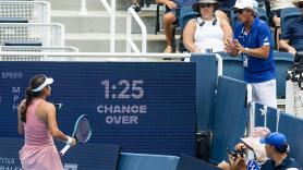 Un niño llora en el estadio por el calor y la reacción de la tenista Emma Raducanu trae cola en todo el mundo