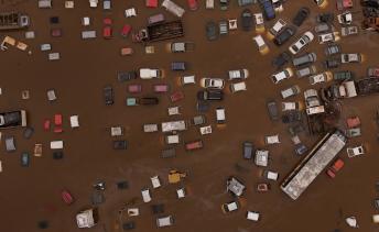 Las persistentes inundaciones en Brasil agitan el espectro de la migración climática